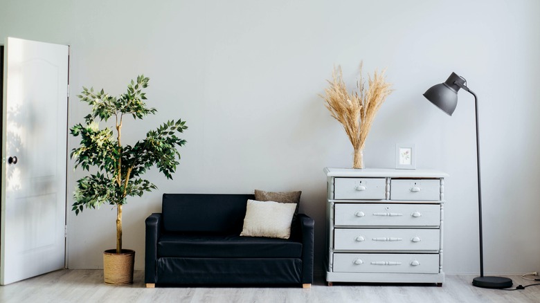 living area with empty wall