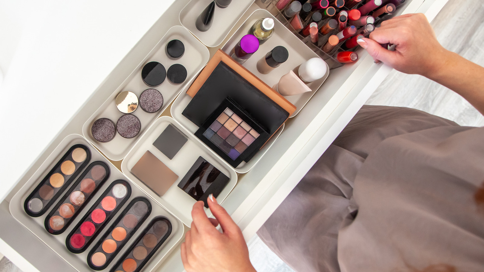 15-savvy-ways-to-organize-your-beauty-room