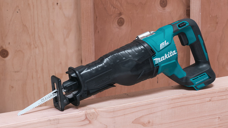 Makita's 18V LXT Lithium-Ion Brushless Cordless Variable Speed Reciprocating Saw