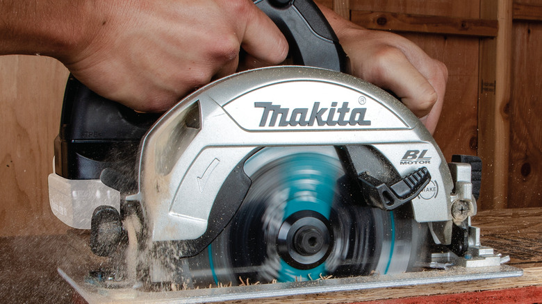 Close-up action shot of Makita's 18V LXT Sub-Compact Lithium-Ion Brushless Cordless 6-½-inch Circular Saw