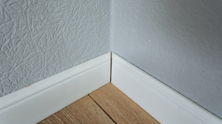 A close up of baseboards in a room.