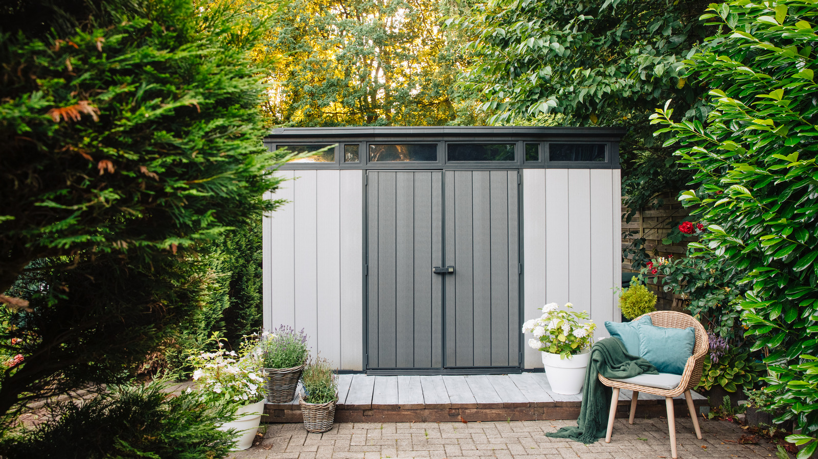 https://www.housedigest.com/img/gallery/15-tips-to-build-your-own-diy-shed/l-intro-1639418559.jpg