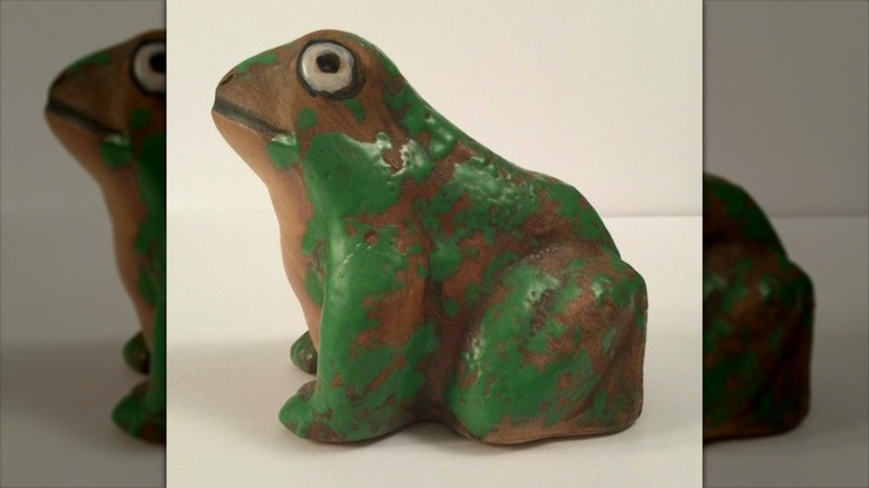 Weller pottery vintage green frog figurine