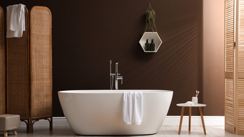 Dramatic brown bathroom wall