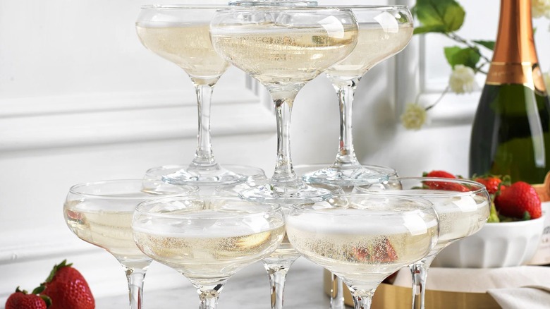 Set of 12 Great Gatsby-style coupe glasses