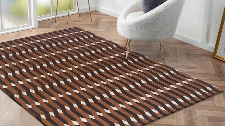 Retro-style rug with brown and white geometric pattern