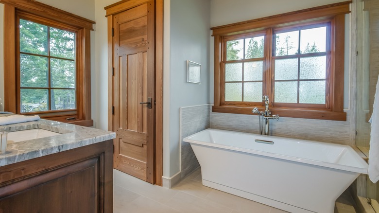 Craftsman bathroom with garden tub