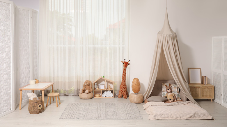 Woodsy child bedroom theme