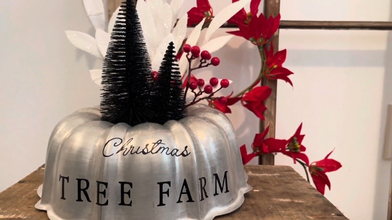 Bundt pan Christmas centerpieces