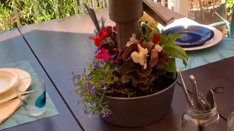 outdoor bundt pan planter