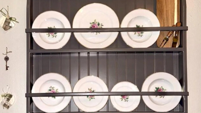 Plate display rack with floral china