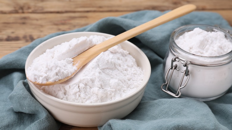 Cornstarch in a bowl 