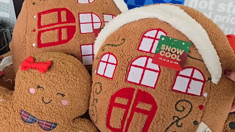 Gingerbread throw pillows