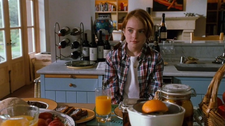 Lindsay Lohan in the Parker kitchen in The Parent Trap (1998)
