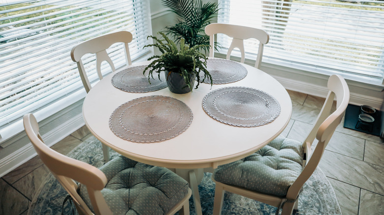 round placemats on dining table