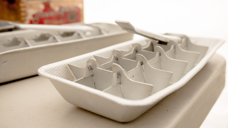 Vintage metal ice cube tray with lever handle