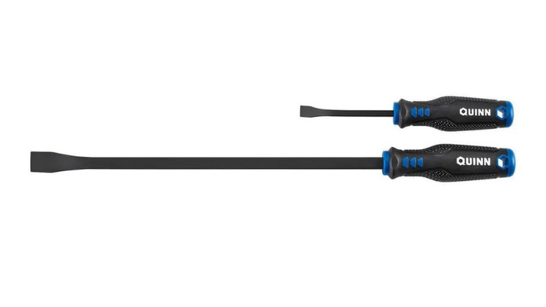 Quinn's two-piece pry bar set on a white background