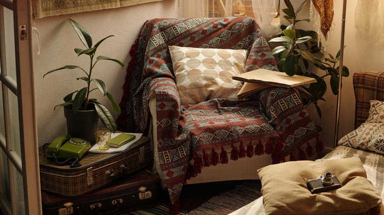 A vintage 70s-style room with old technology