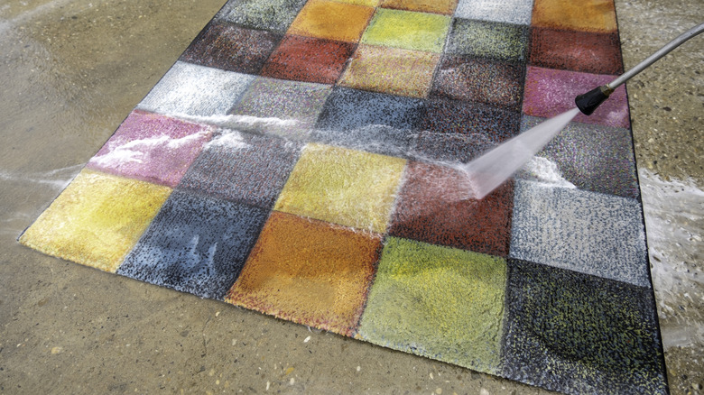 Detail of cleaning with pressure water of colored carpet🔍🔍