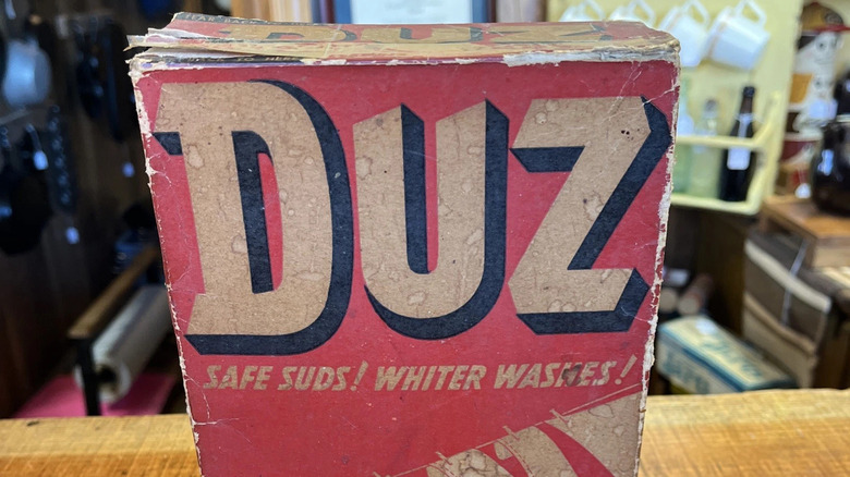 The top half of a vintage box of Duz detergent