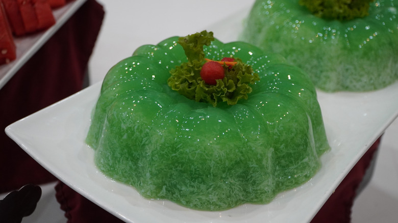 Green molded gelatin