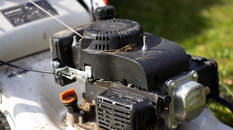 Lawn mower engine up close
