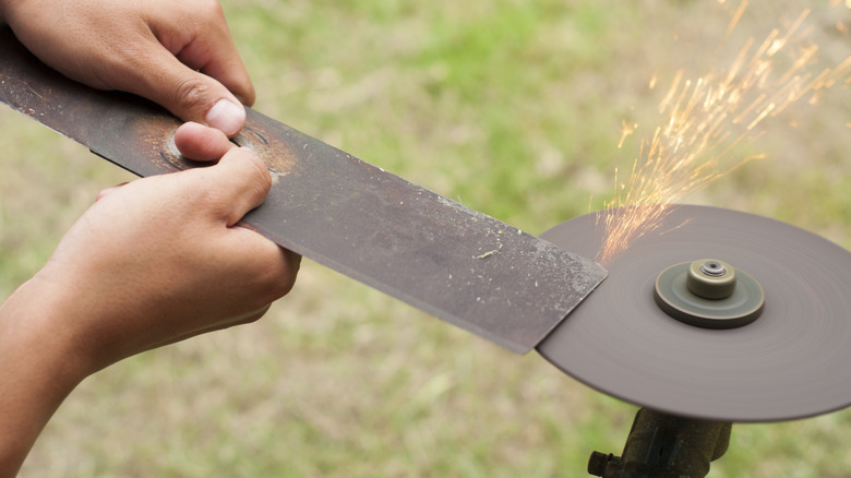 Sharpening lawn mower blade