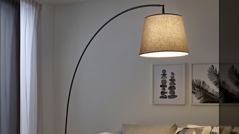 IKEA's SKOTTORP / SKAFTET floor lamp over a couch