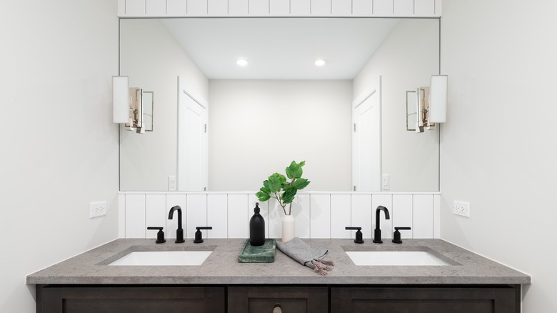 Bathroom vanity with quartz countertops