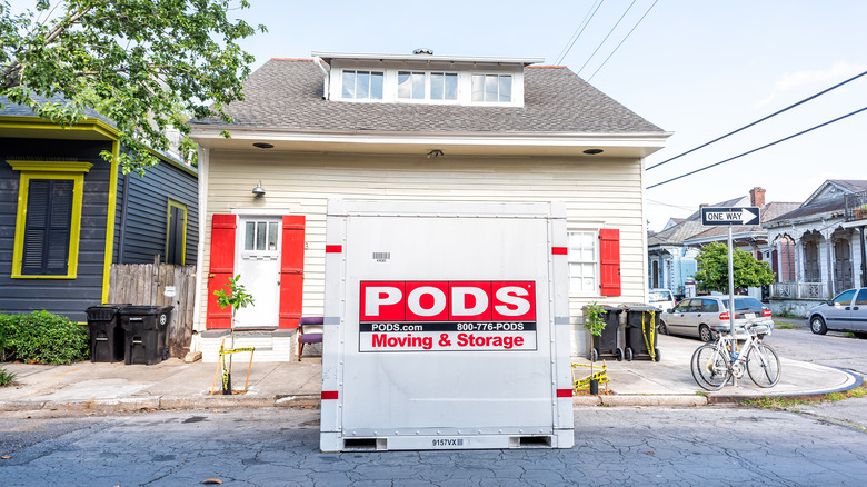 Moving and storage pod in front of house