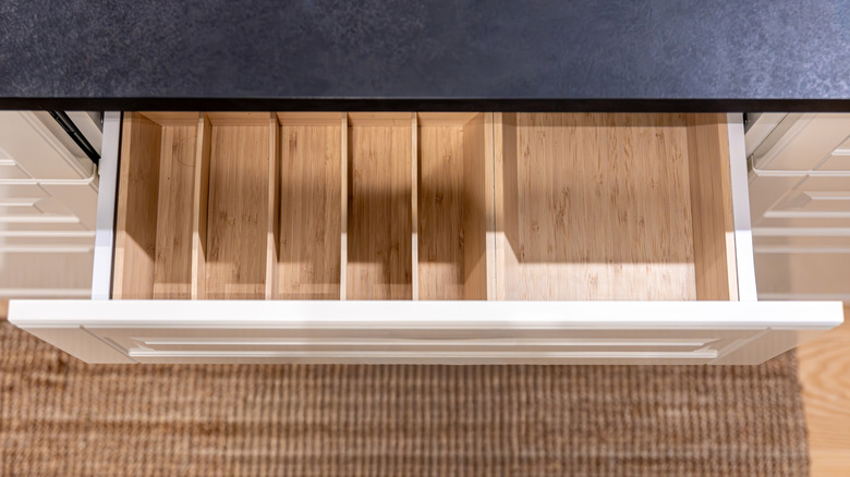 Utensil organizer in a drawer