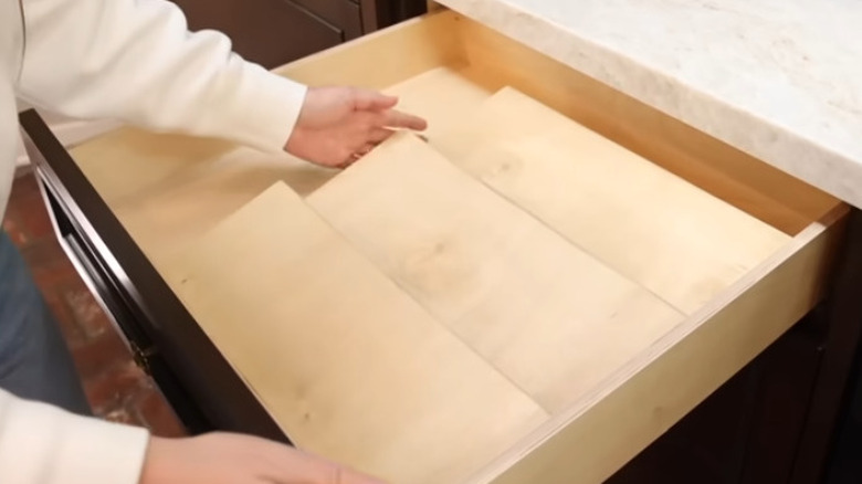 Angled storage in an open drawer