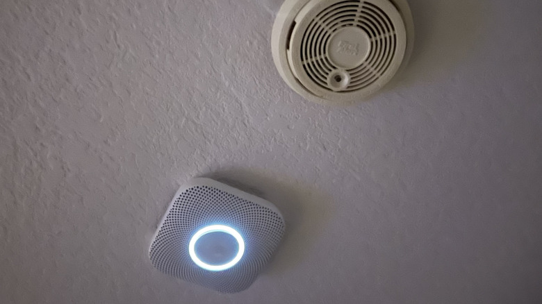 smoke alarm and smart smoke alarm installed on ceiling