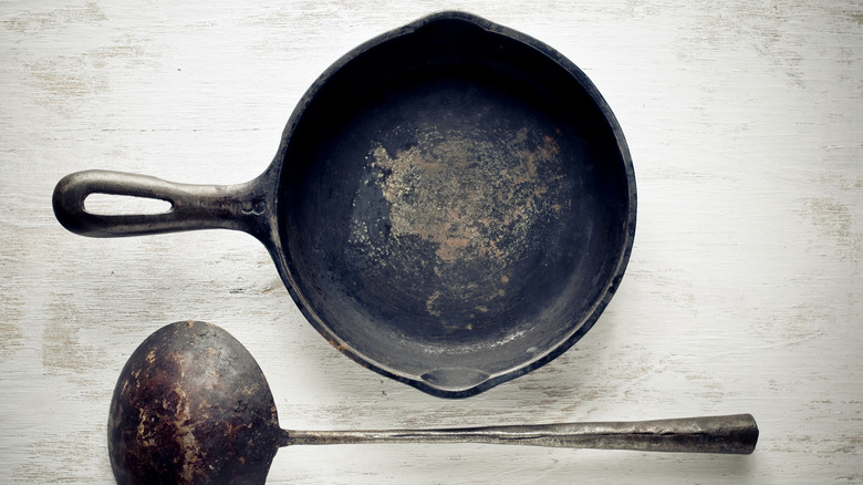 Vintage cast iron skillet and scoop