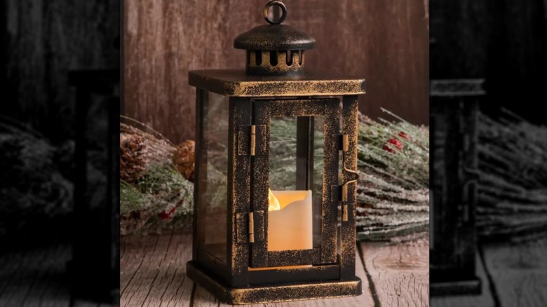 Gold mini lantern with an antique finish and LED tealight