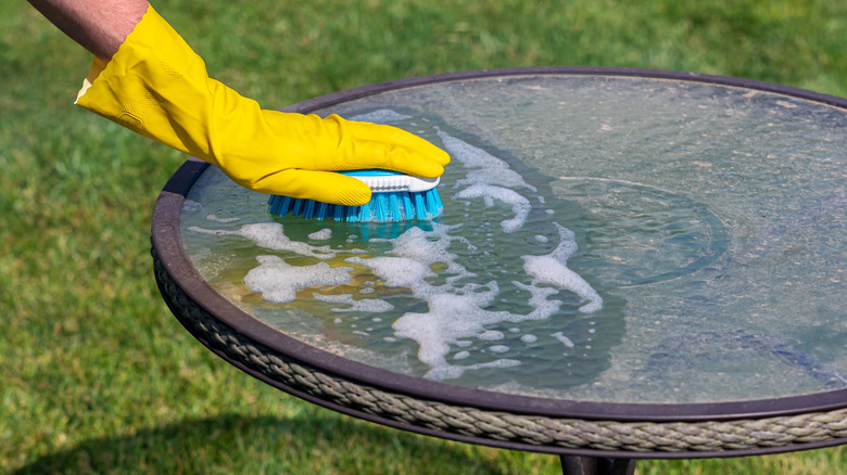 hand scrubbing outdoor table