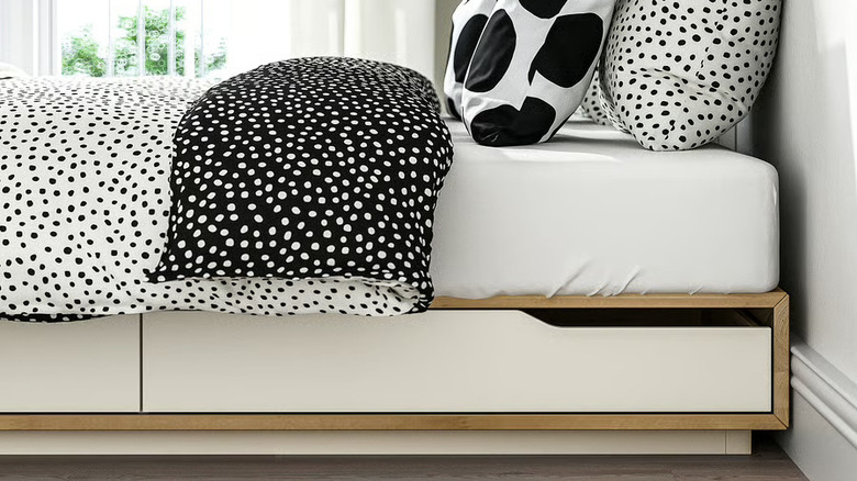 MANDAL bed frame with polka dot comforter and pillows