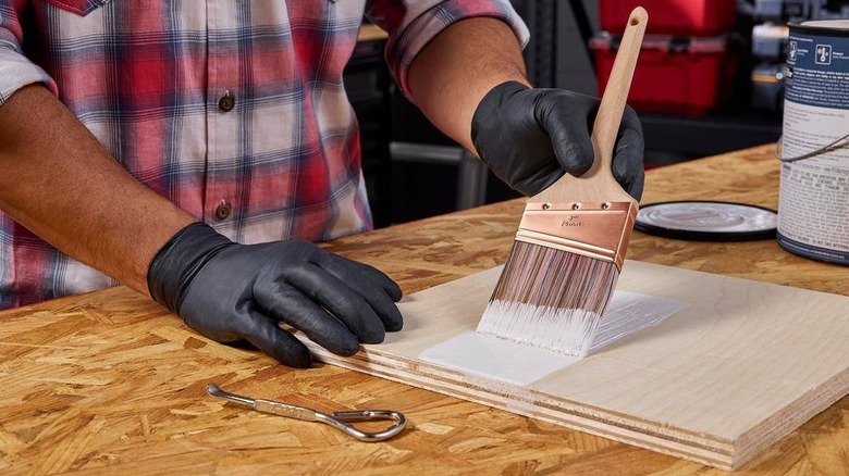 HDX Pop-N-Go black disposable heavy-duty nitrile gloves