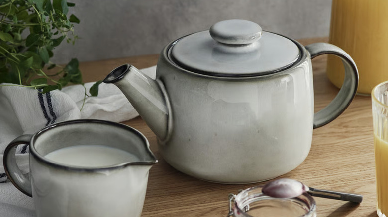 IKEA GLADELIG teapot