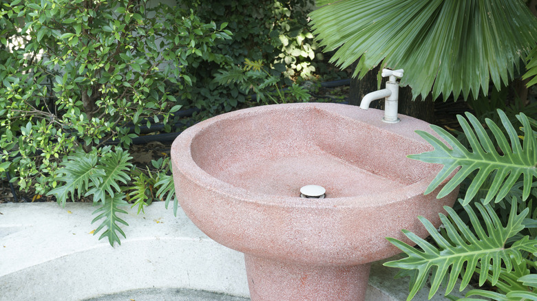 outdoor sink in garden