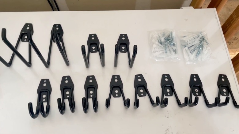 Hupbipy Heavy Duty Garage Hooks laid out on table