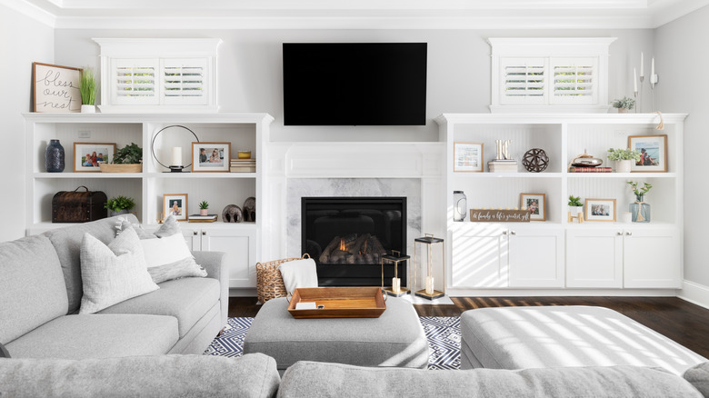 Living room with a TV hanging over a fireplace mantle