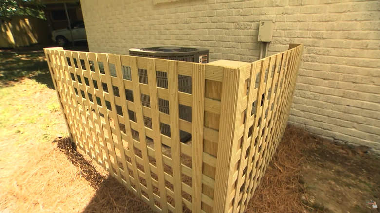 Lattice screen built around an AC unit