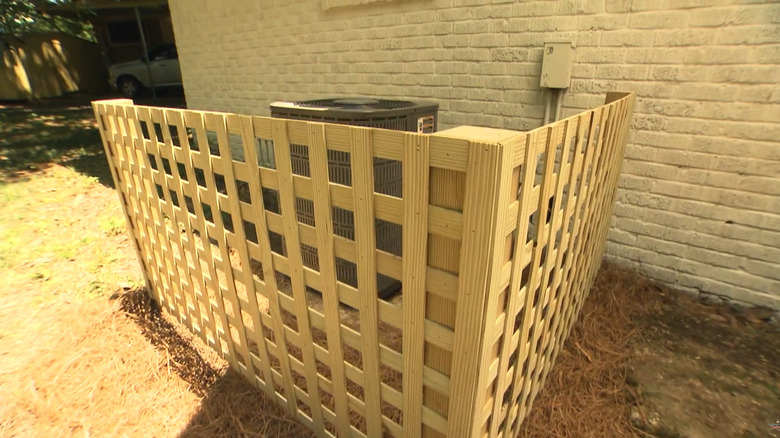 Lattice screen built around an AC unit