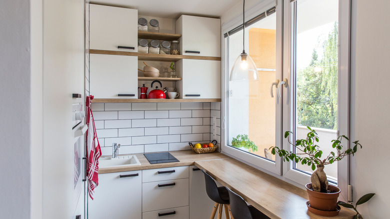 Decorating a Small, Tiny Kitchen in a Small Apartment