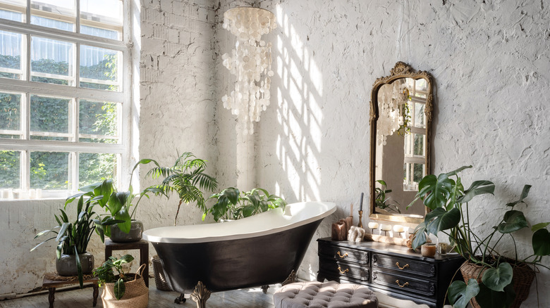 interesting chandelier above bathtub