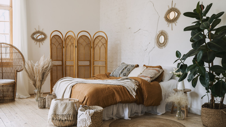 boho room with wicker screen