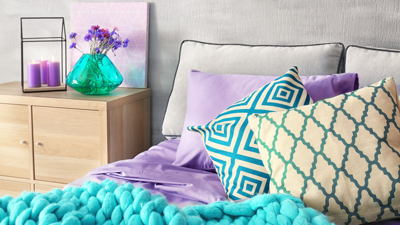 lilac and turquoise bedroom