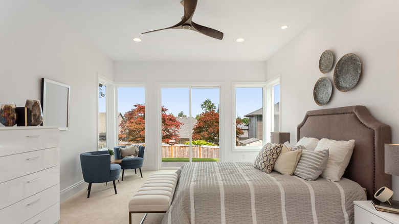 contemporary bedroom