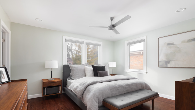 ceiling fan in neutral bedroom